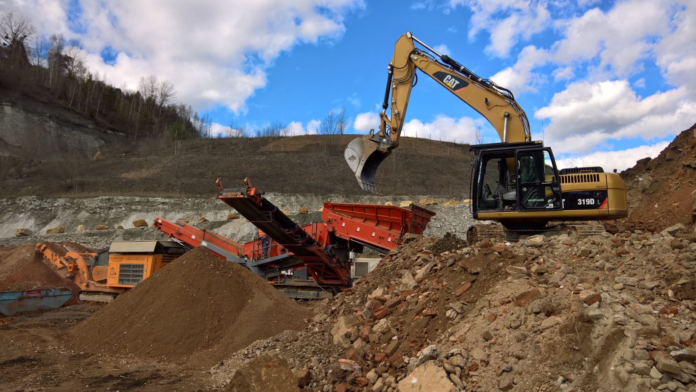 Bagger und Sortieranlage des Recycling Center Retznei